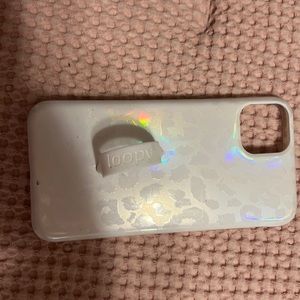Loopy case. White leopard. iPhone 11 Pro Max.